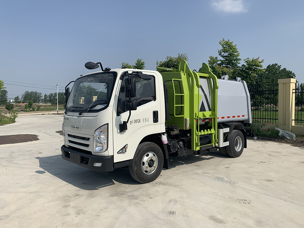 江鈴6方挂桶垃圾車
